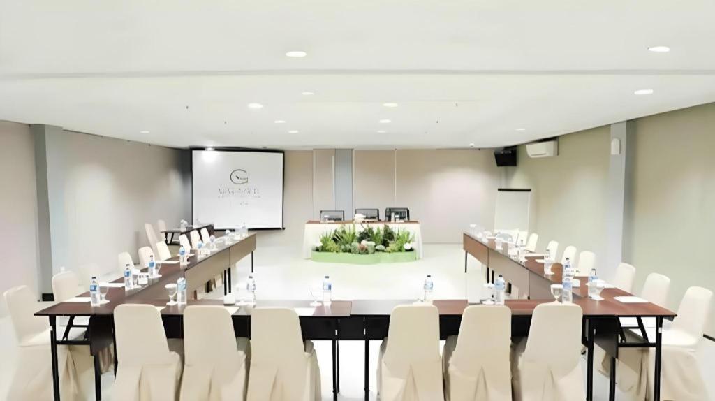 Grage Hotel Cirebon Exterior photo